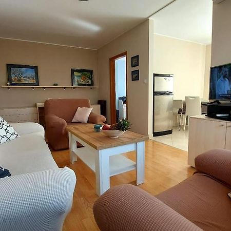 Apartman Ana Pula - Calm, Free Parking, Close To Center エクステリア 写真