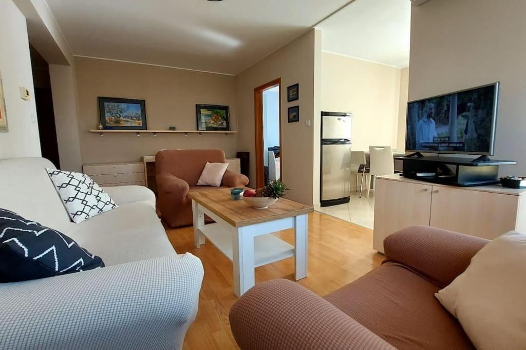Apartman Ana Pula - Calm, Free Parking, Close To Center エクステリア 写真